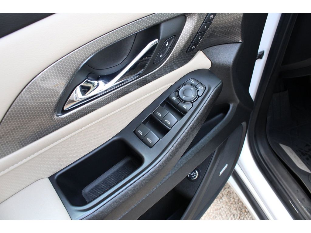 2023 Chevrolet Traverse Premier photo 3