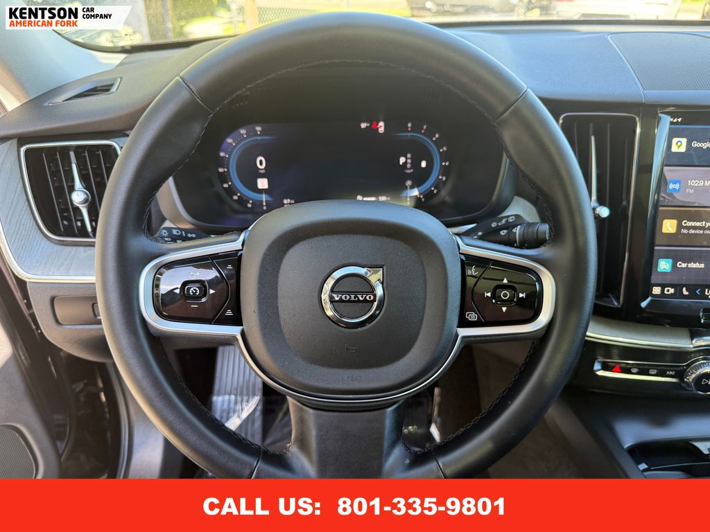 2025 Volvo XC60 B5 Plus photo 17