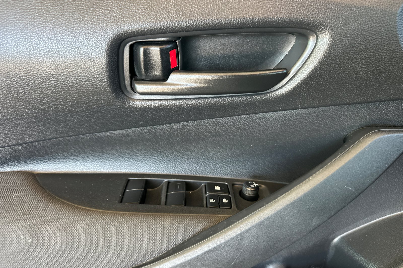 2023 Toyota Corolla LE photo 10