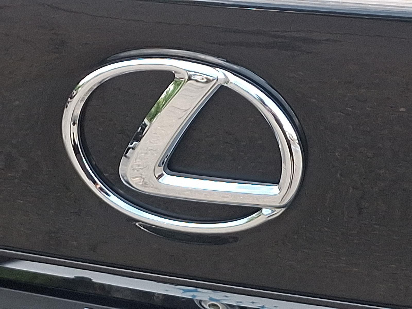 2018 Lexus IS 300 photo 29