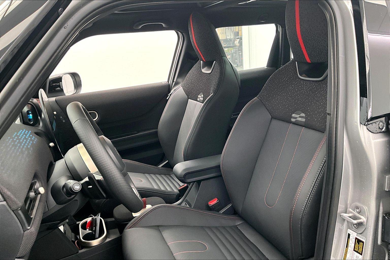 2026 Mini Cooper 4 Door Hardtop S Iconic photo 4