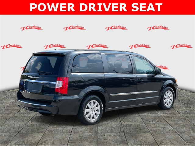 2016 Chrysler Town & Country Touring photo 3
