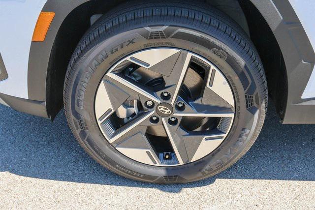 New 2025 White Hyundai SEL Convenience image 5