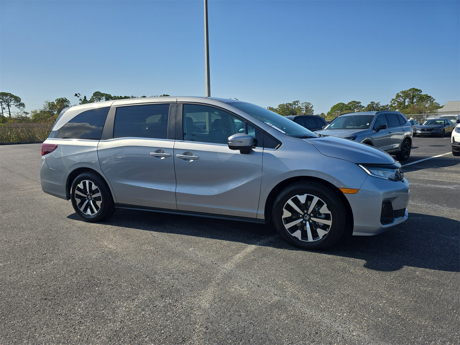 2025 Honda Odyssey EX-L photo 2