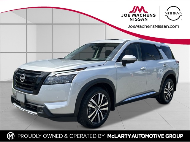 2025 Nissan Pathfinder Platinum's photo