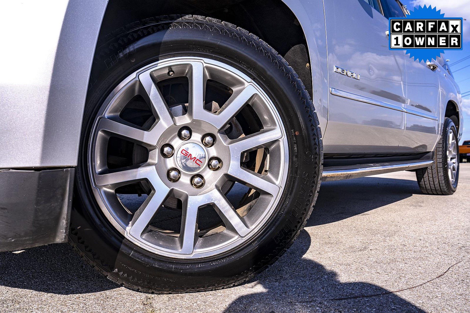 2019 Gmc Yukon XL Denali photo 2