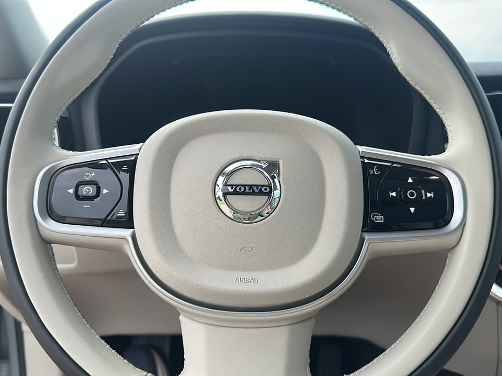 2026 Volvo V60 Cross Country B5 AWD Plus photo 11