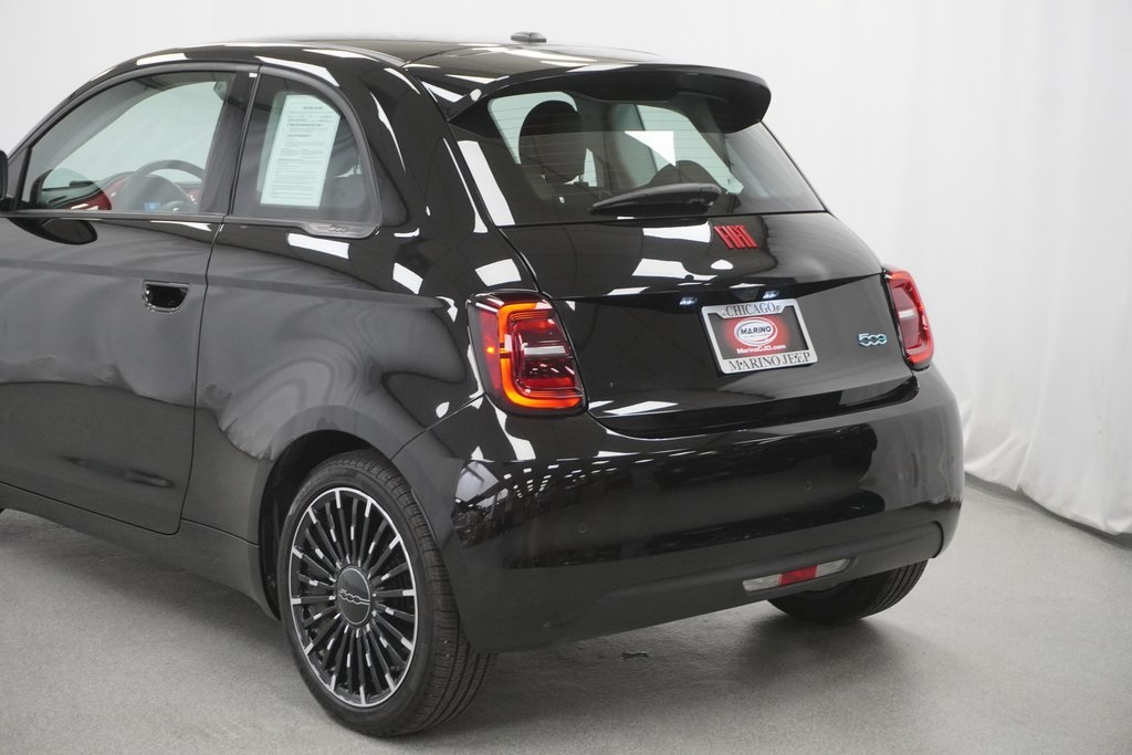 2024 Fiat 500e Red photo 11
