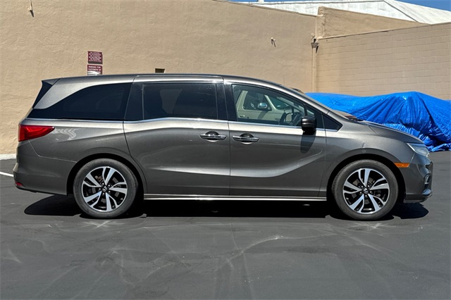 2018 Honda Odyssey Elite photo 2