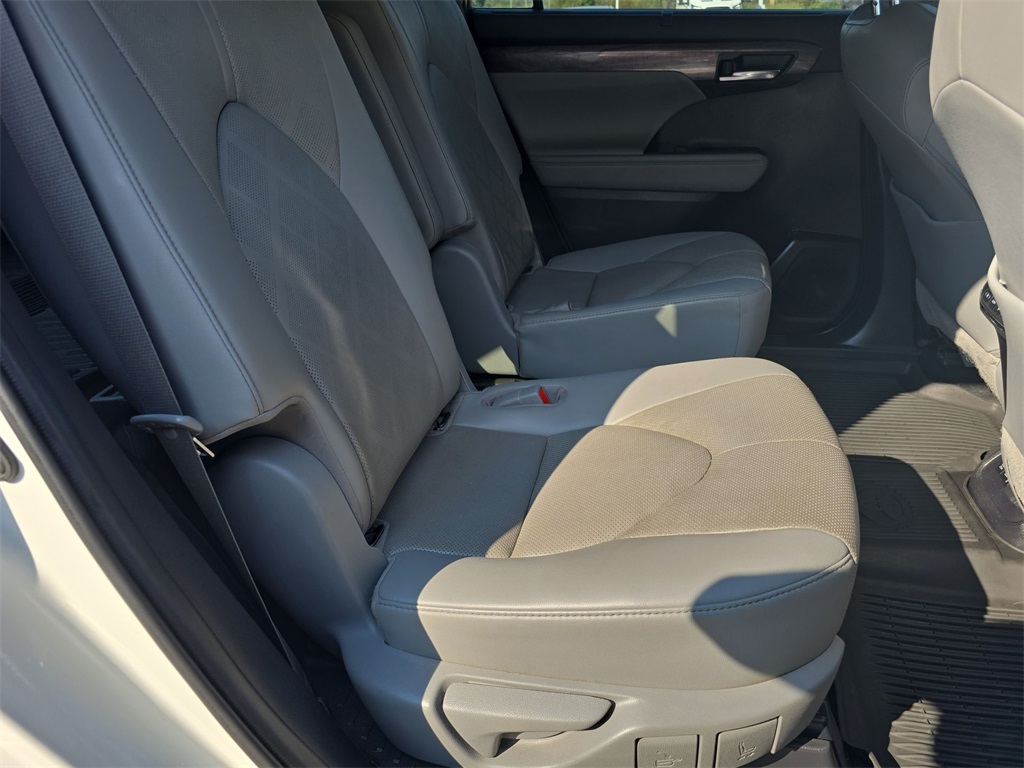2020 Toyota Highlander Platinum photo 33
