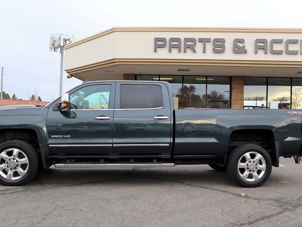 2017 Chevrolet Silverado 2500HD LTZ photo 2