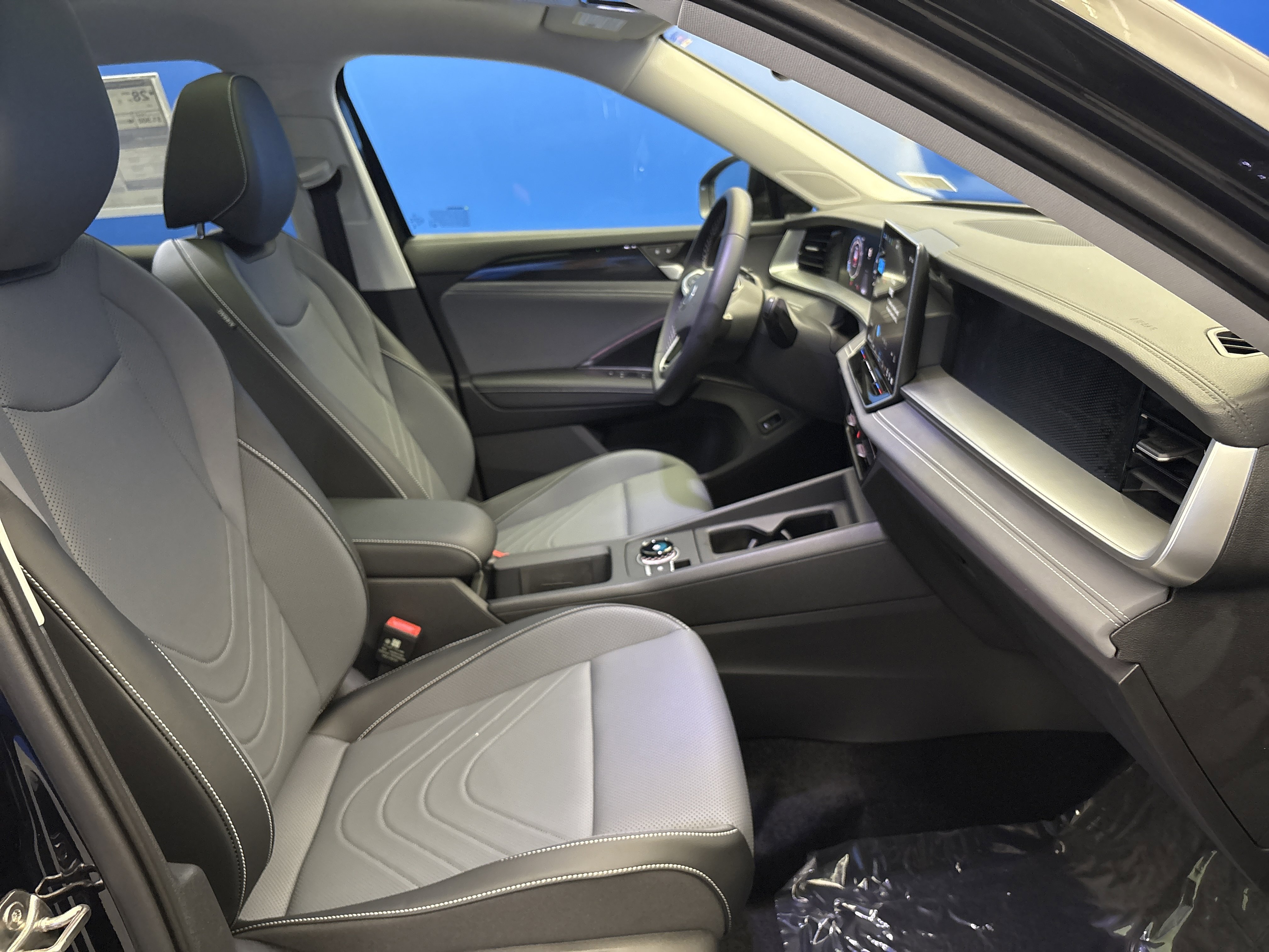 2025 Volkswagen Tiguan SE photo 10