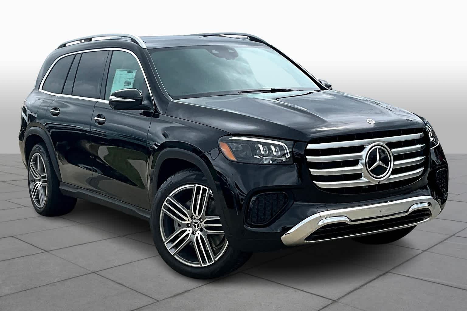 2025 Mercedes Benz GLS 450 4MATIC photo 3