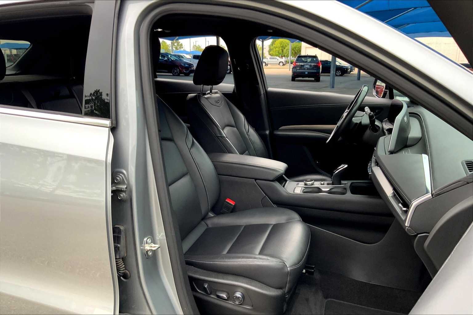 2024 Cadillac XT4 Premium Luxury photo 7
