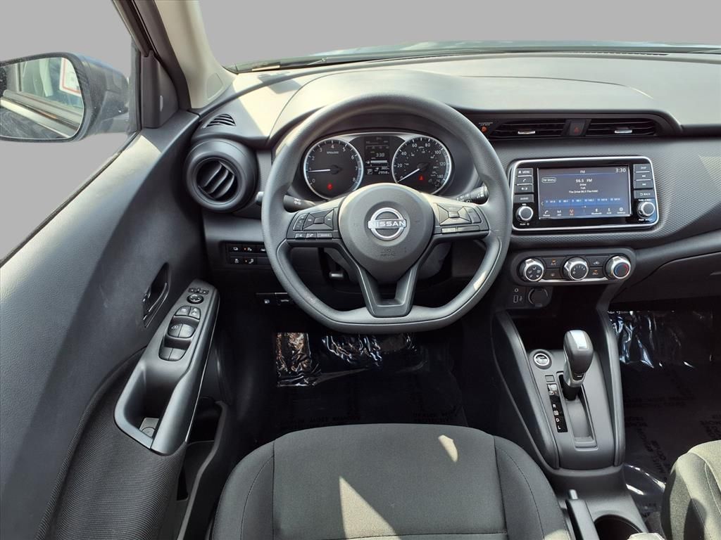 2025 Nissan Kicks Play S photo 3