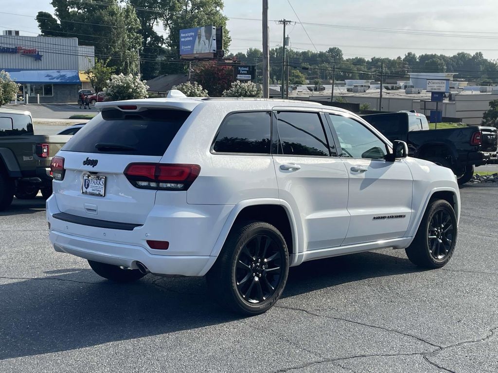 2021 Jeep Grand Cherokee Laredo X photo 2
