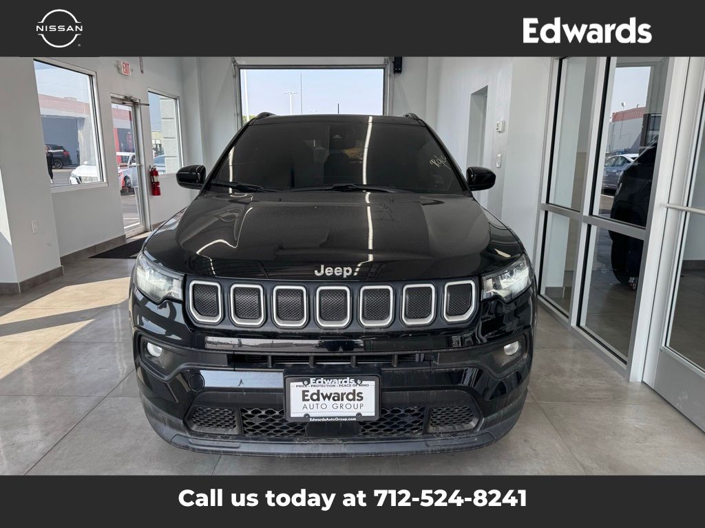 2022 Jeep Compass Latitude photo 3