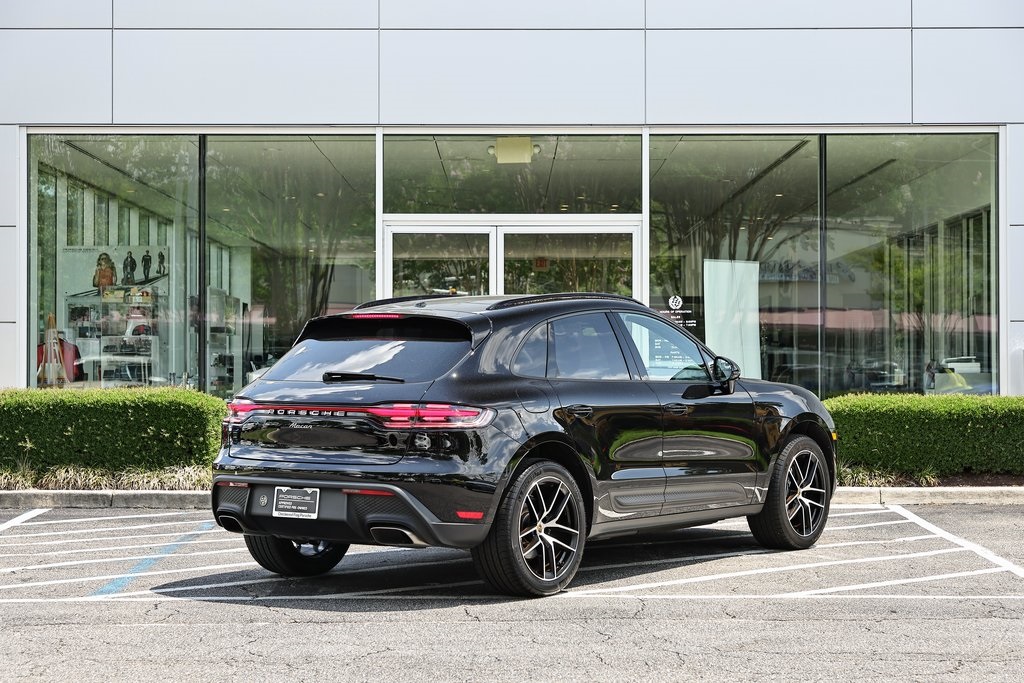 2024 Porsche Macan T photo 7
