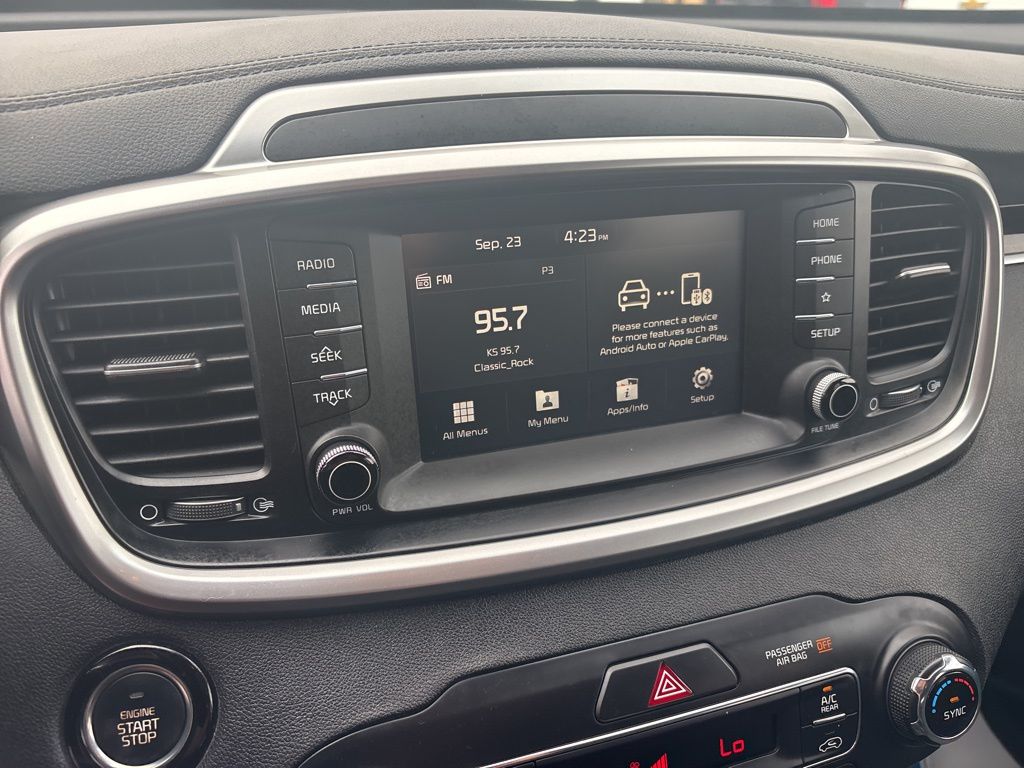 2020 Kia Sorento S photo 17