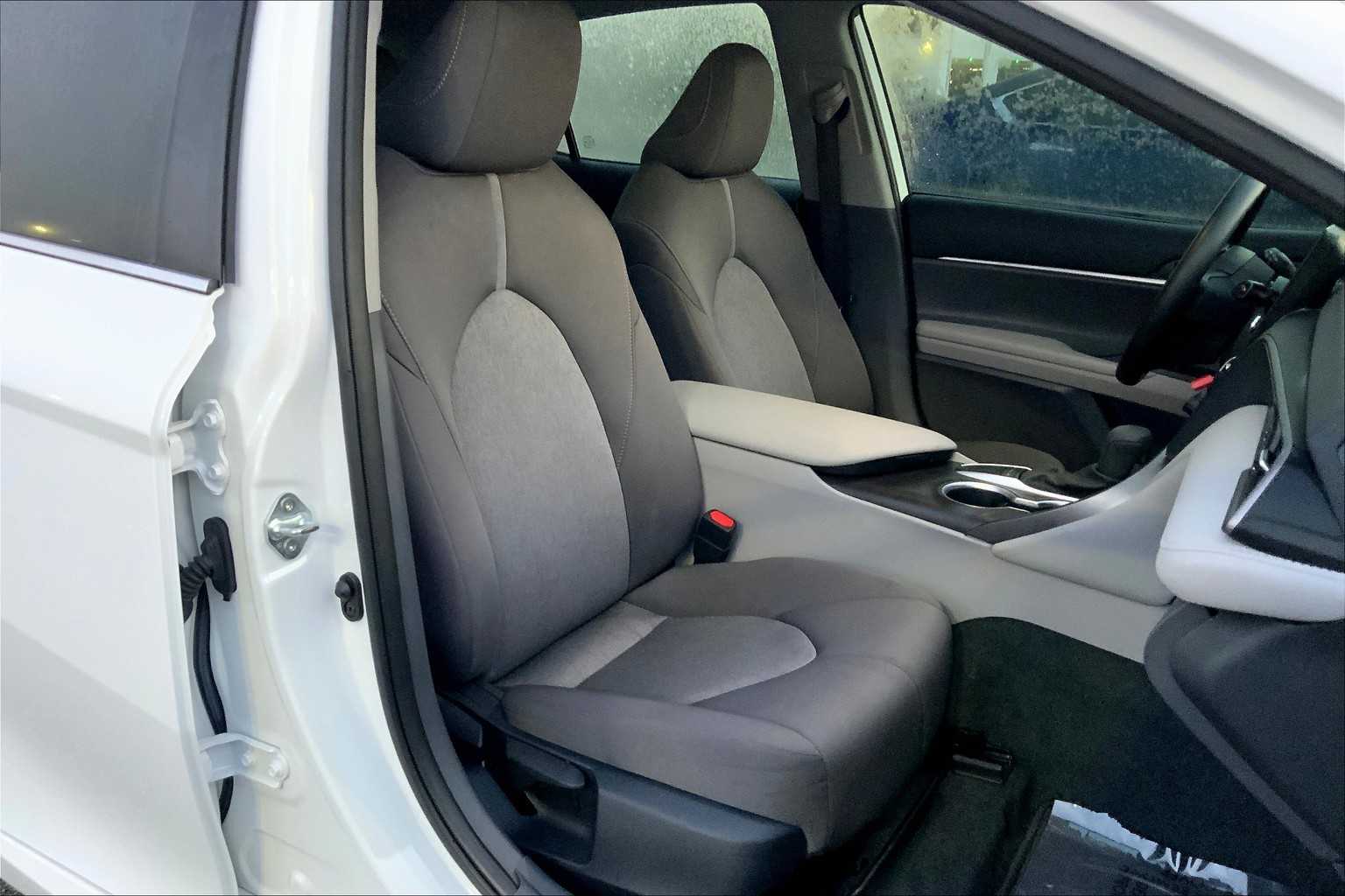2023 Toyota Camry LE photo 8
