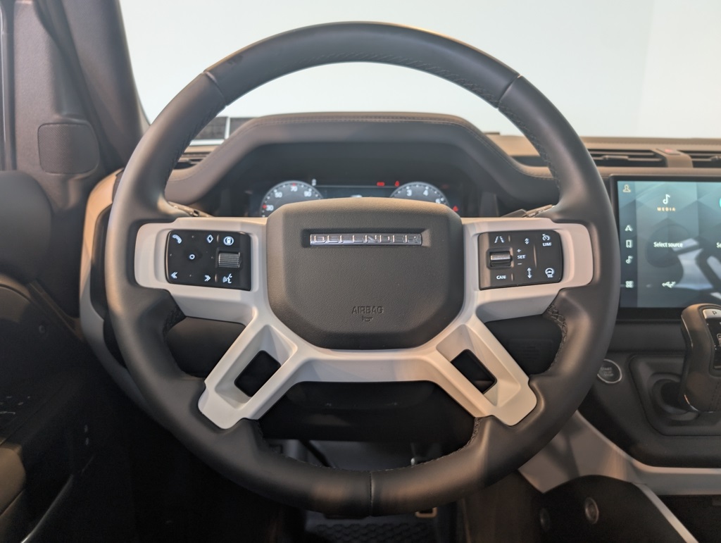 2025 Land Rover Defender 110 S photo 17