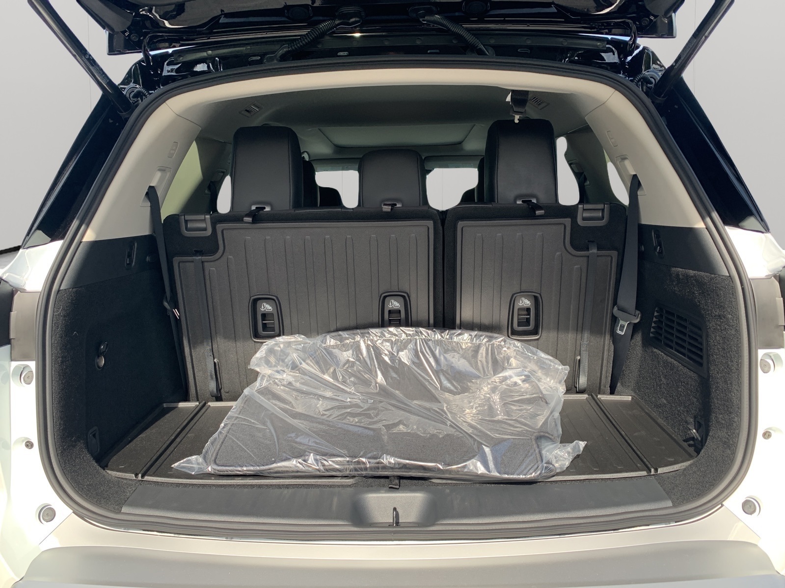 2025 Nissan Pathfinder Platinum photo 28