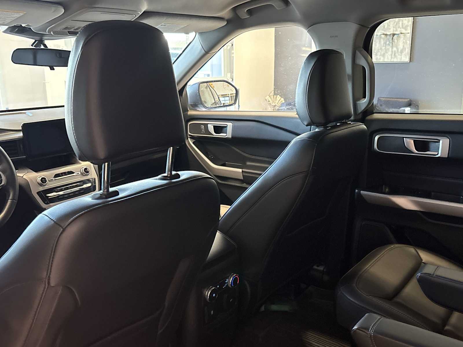 2023 Ford Explorer XLT photo 21