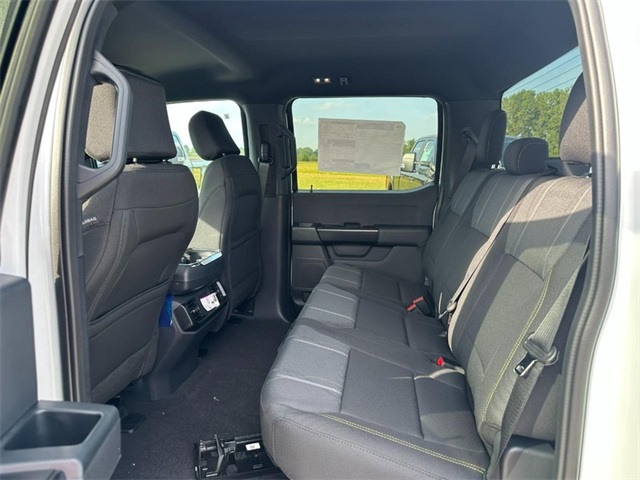 2025 Ford F-150 STX photo 4