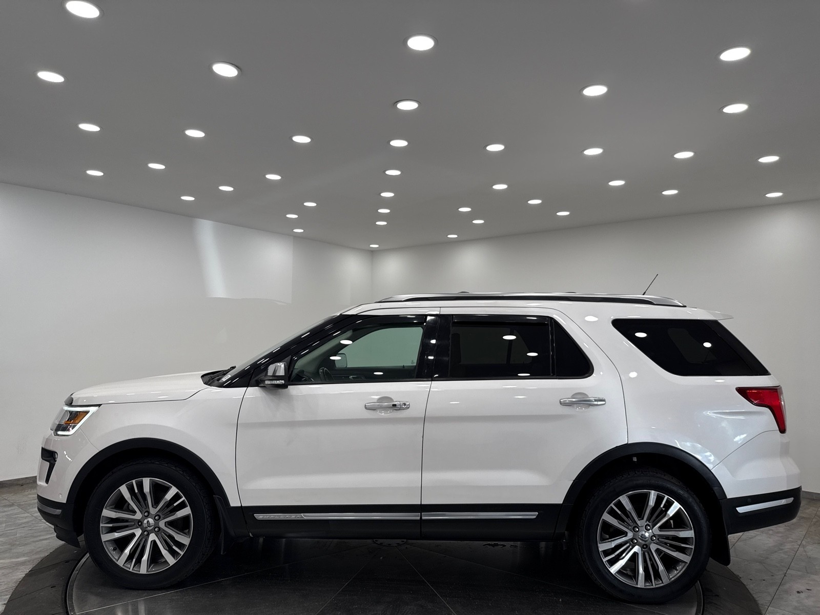 2018 Ford Explorer Platinum photo 4