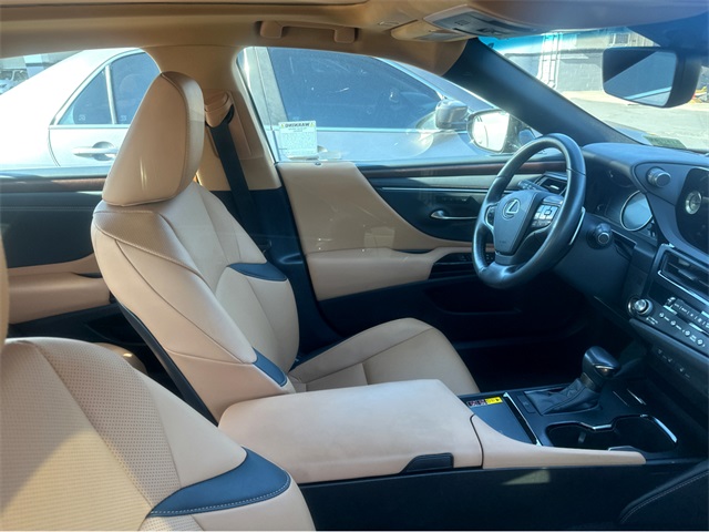 2025 Lexus ES 350 Premium photo 4