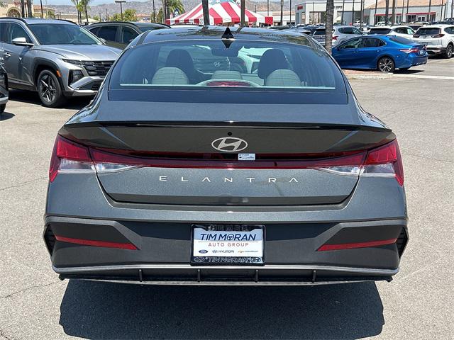 2025 Hyundai Elantra SEL Sport photo 18