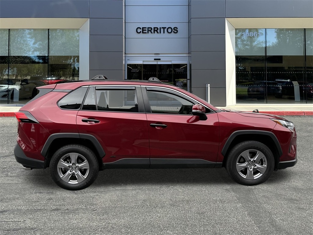 2023 Toyota RAV4 Hybrid XLE photo 4