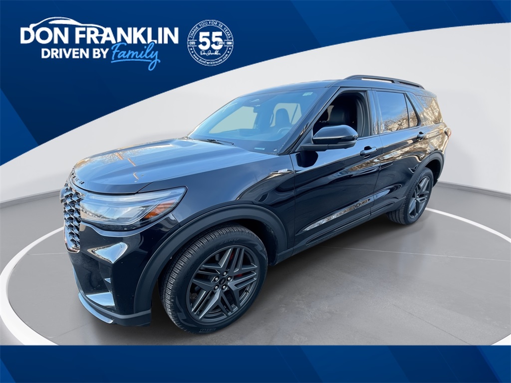 2025 Ford Explorer ST-LINE's photo