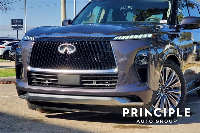 2025 Infiniti QX80 Luxe photo 3