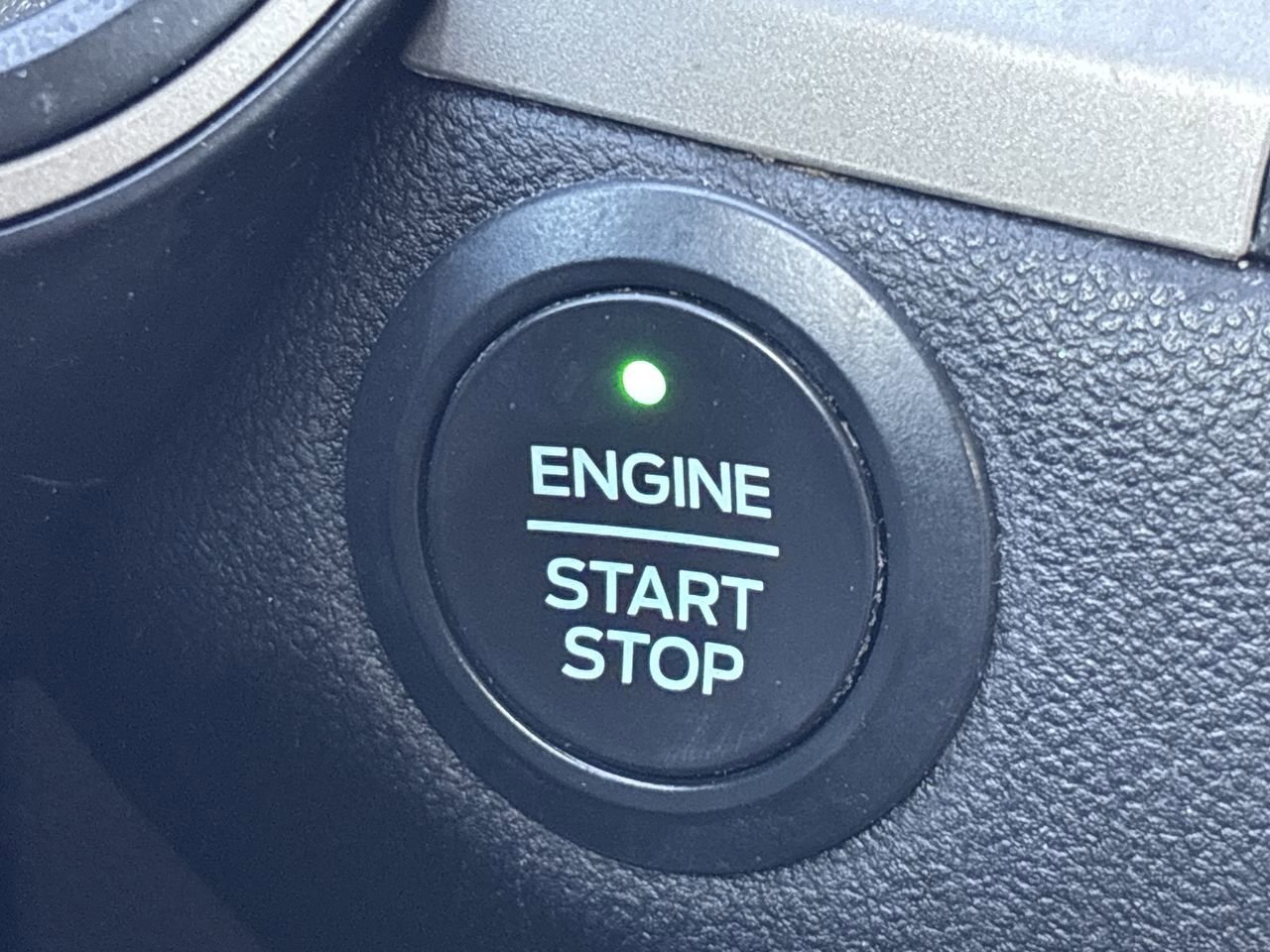 2020 Ford Escape SE photo 29