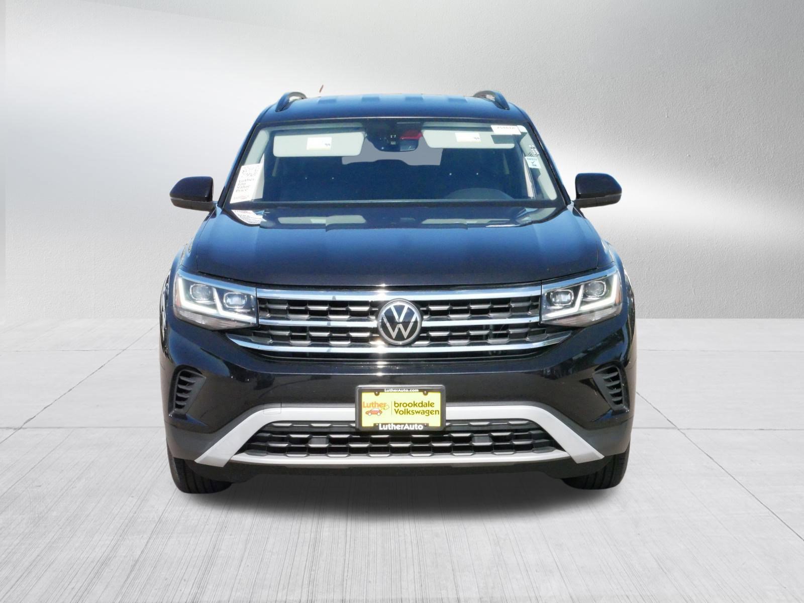 Used 2021 Volkswagen Atlas SE with VIN 1V2LP2CA7MC512365 for sale in Brooklyn Center, Minnesota