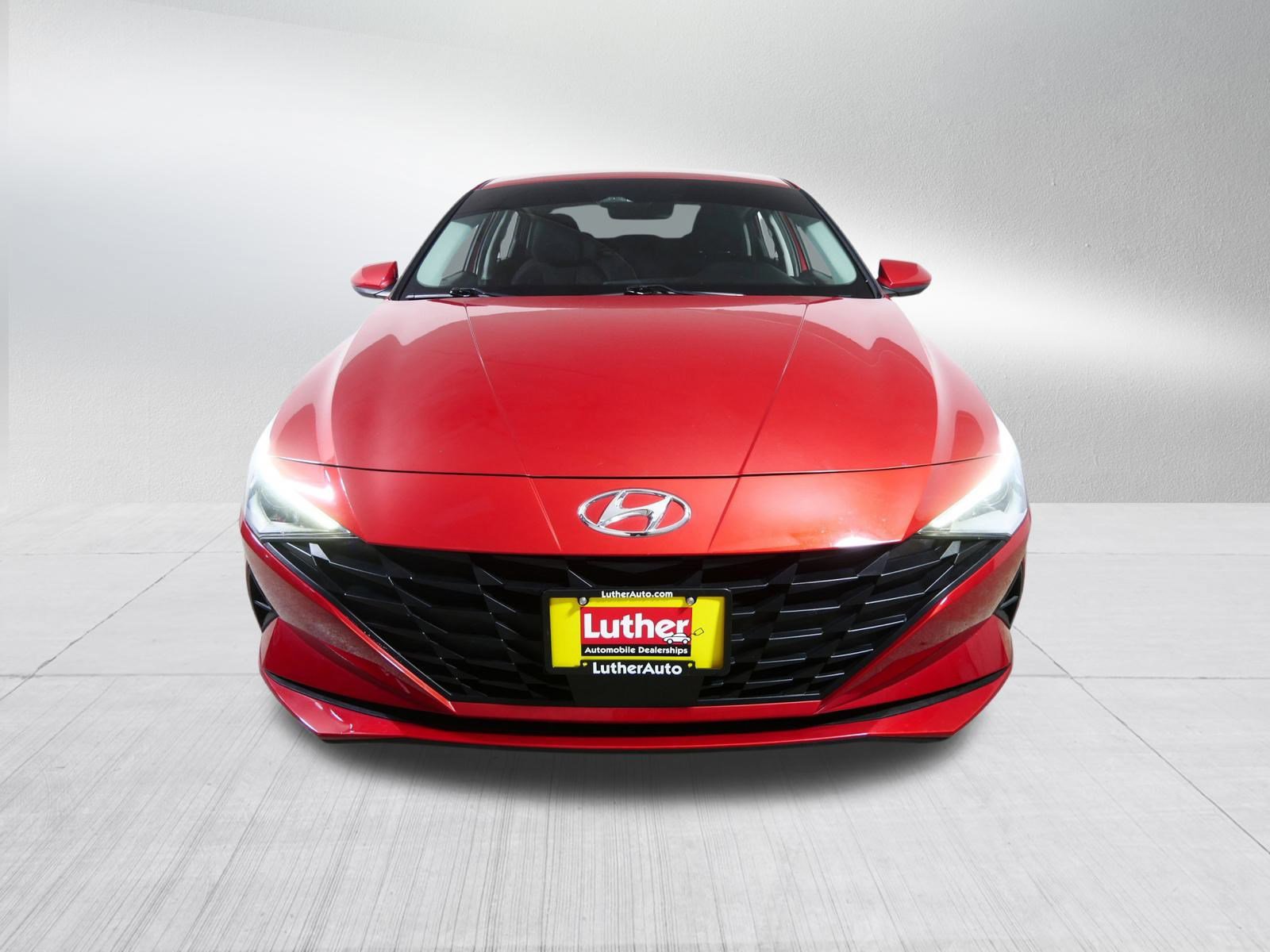 2022 Hyundai Elantra SEL Convenience photo 2