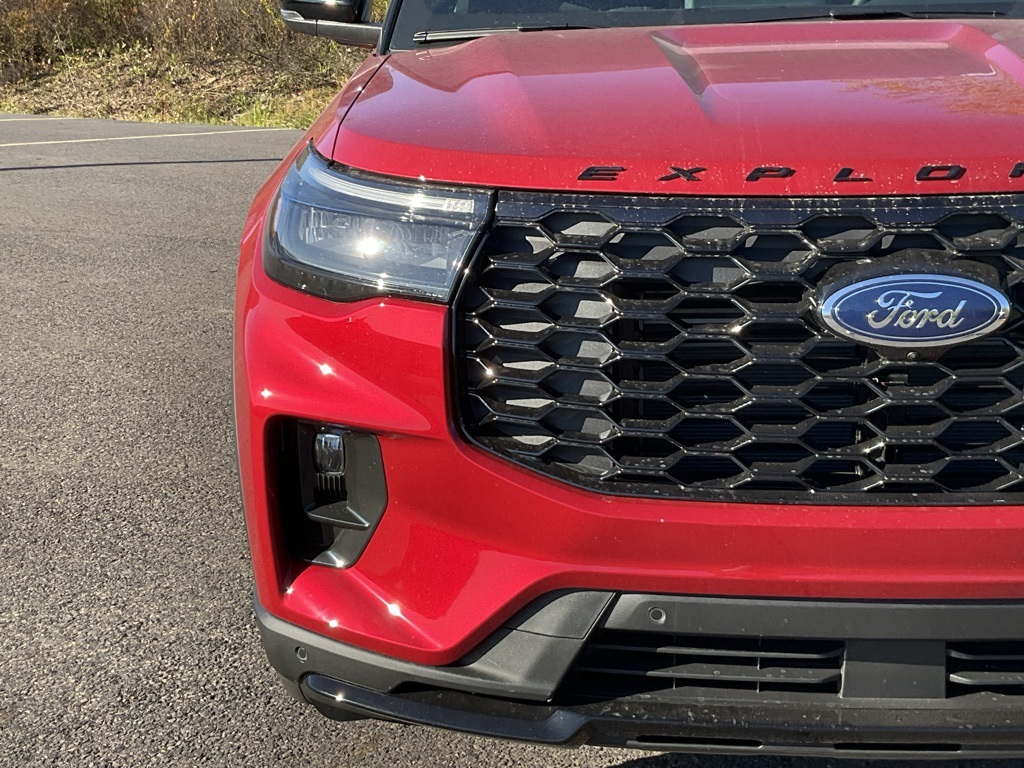 2026 Ford Explorer ST-Line photo 2