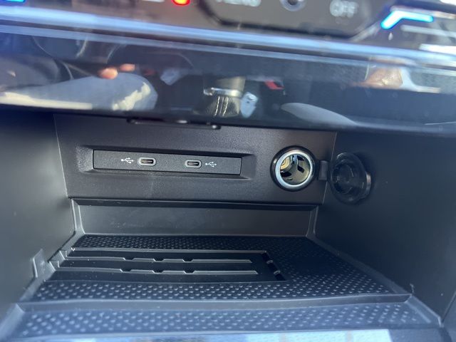 2025 Volkswagen Taos SE photo 17