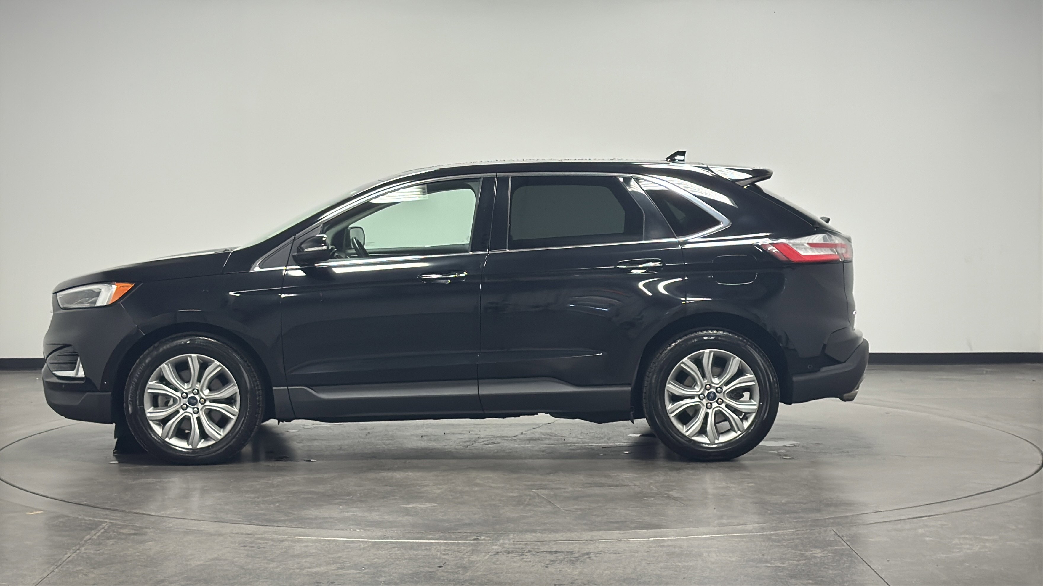 2019 Ford Edge Titanium photo 4