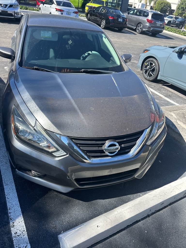 2016 Nissan Altima 2.5 SR photo 2
