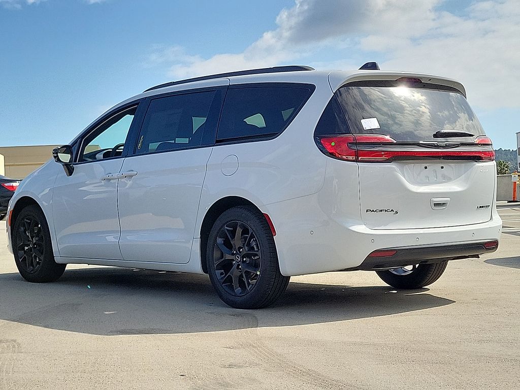 2025 Chrysler Pacifica Limited photo 13
