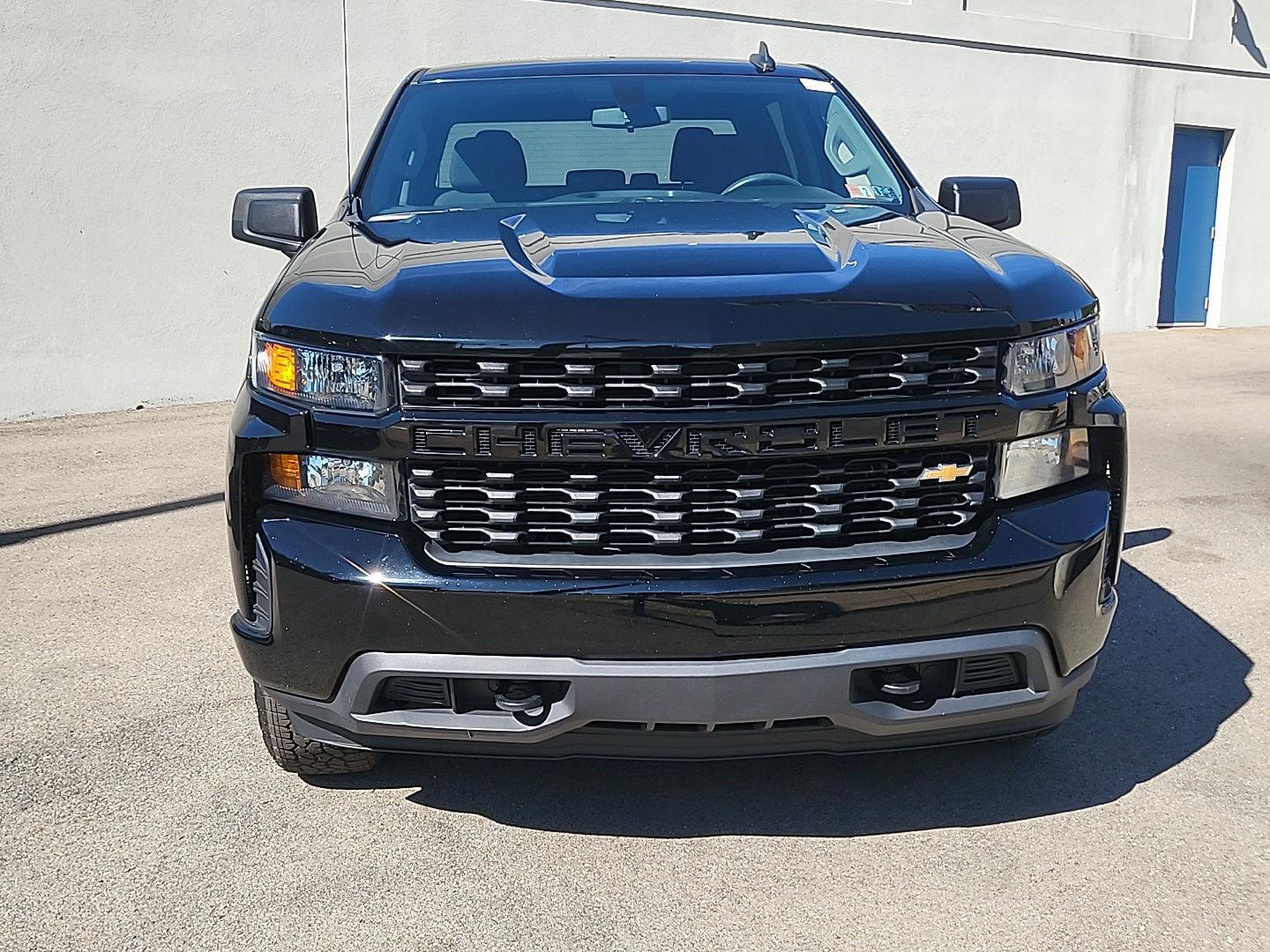 2021 Chevrolet Silverado 1500 Custom photo 2