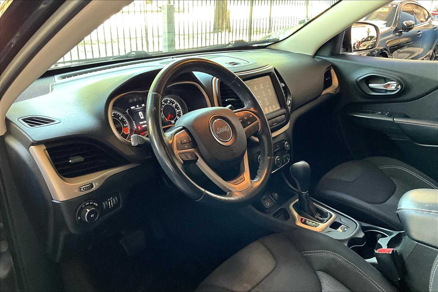 2015 Jeep Cherokee Latitude photo 16