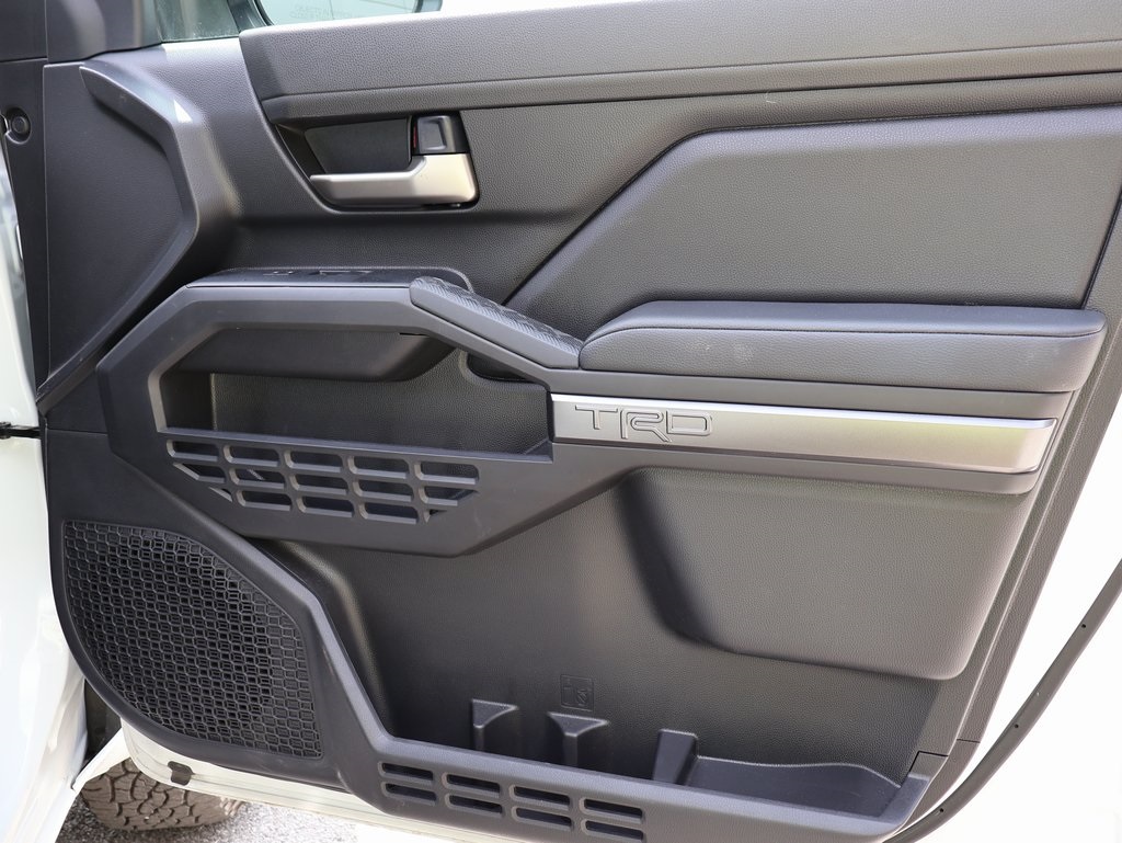 2025 Toyota Tacoma TRD Off-Road photo 8
