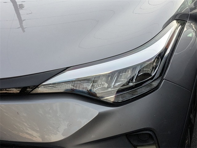 2020 Toyota C-HR LE photo 3