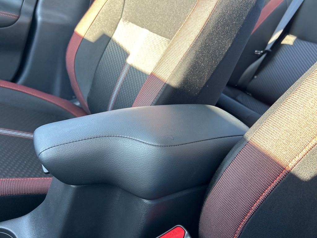 2025 Nissan Versa SR photo 28
