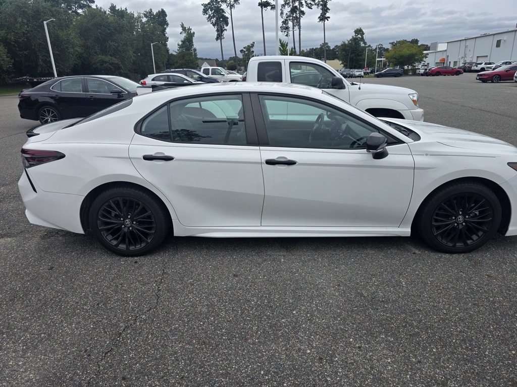 2022 Toyota Camry SE photo 4