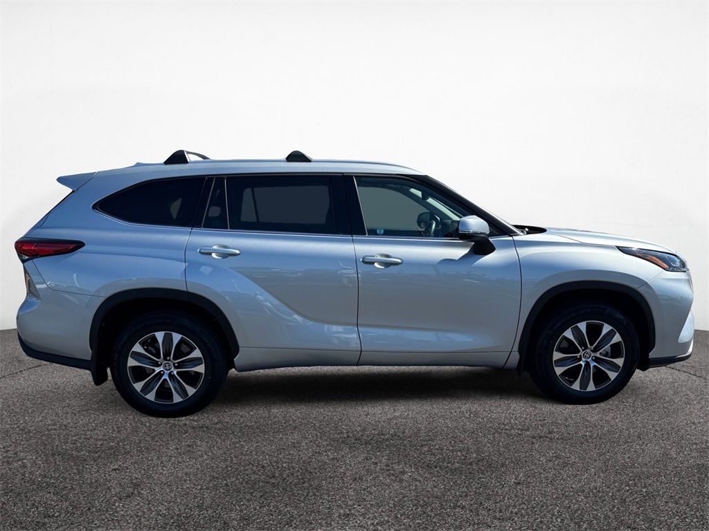 2022 Toyota Highlander XLE photo 7