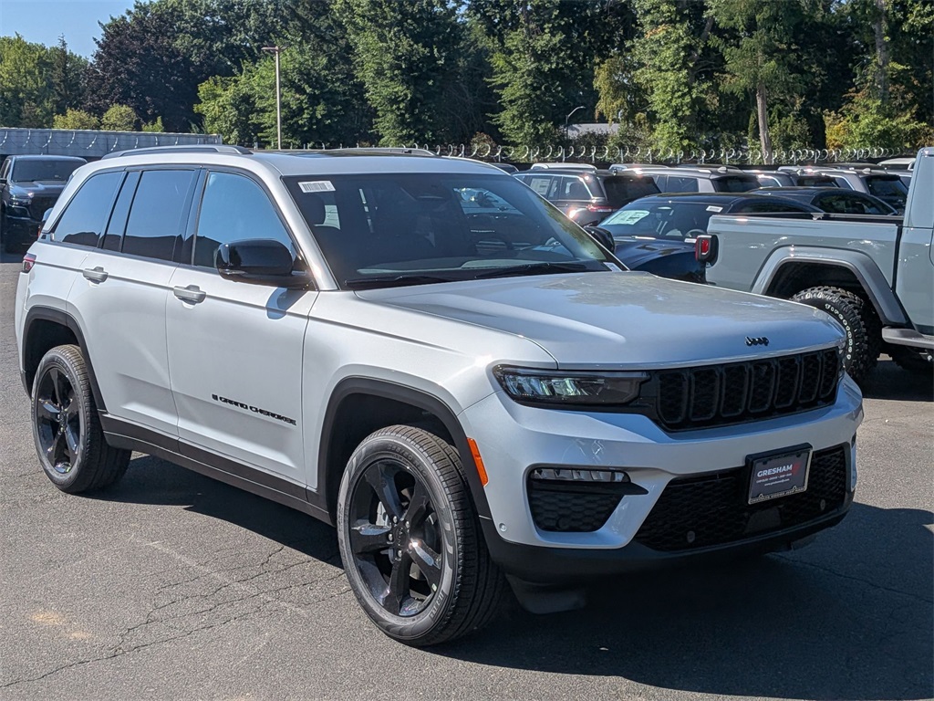 2025 Jeep Grand Cherokee Limited photo 3